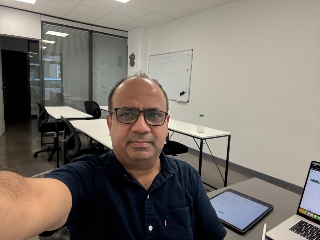 Tutor-led classroom setup for in-person and hybrid support.
